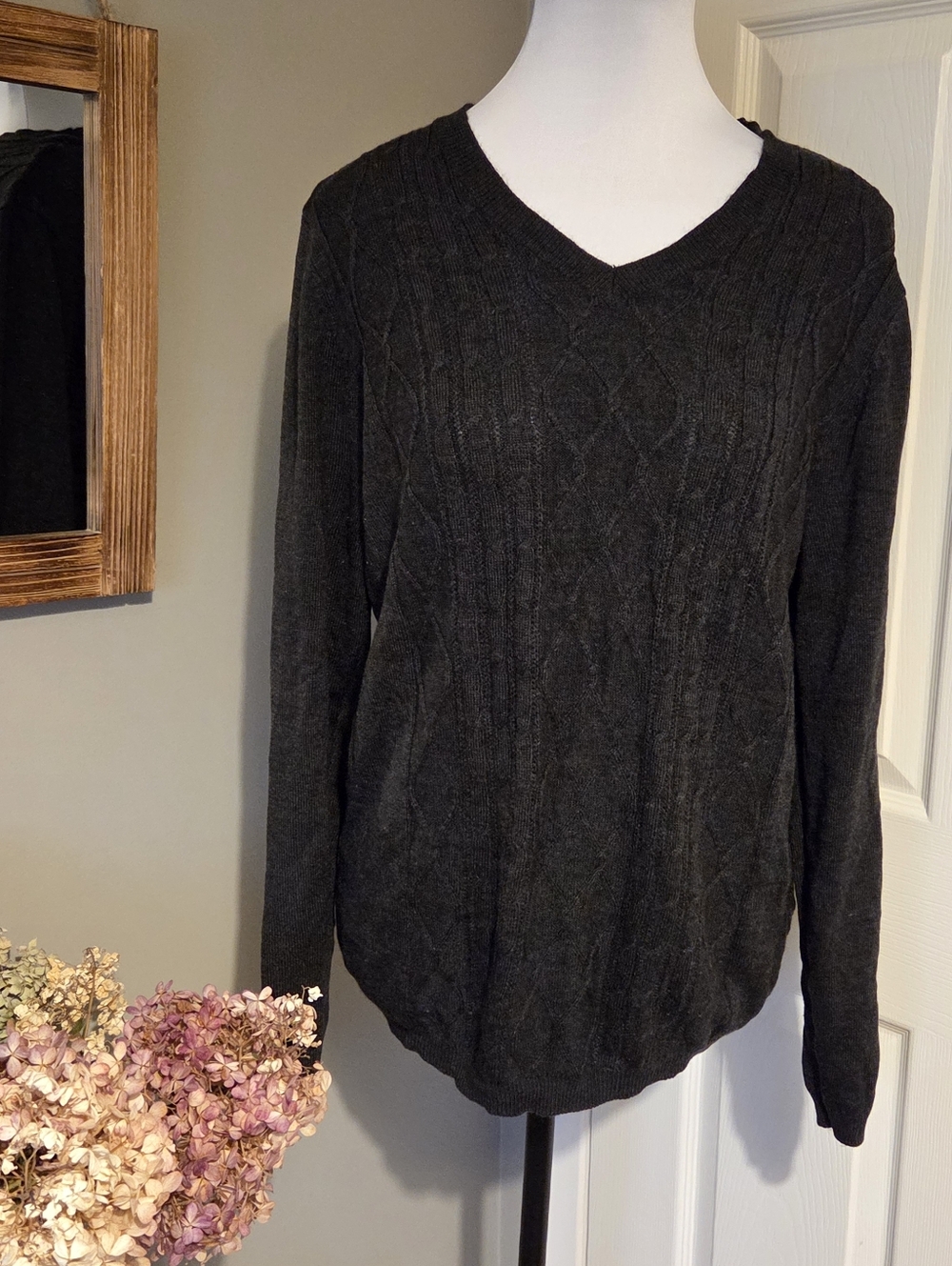 Women's Cable Knit V-Neck Sweater - Black